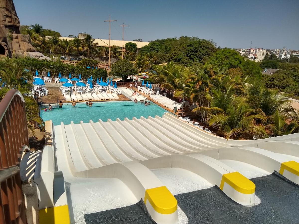Piazza Com Acesso Ao Clube Diroma Aparthotel Caldas Novas Exterior photo